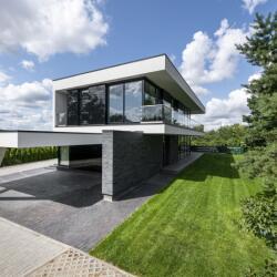 Detached House For Sale